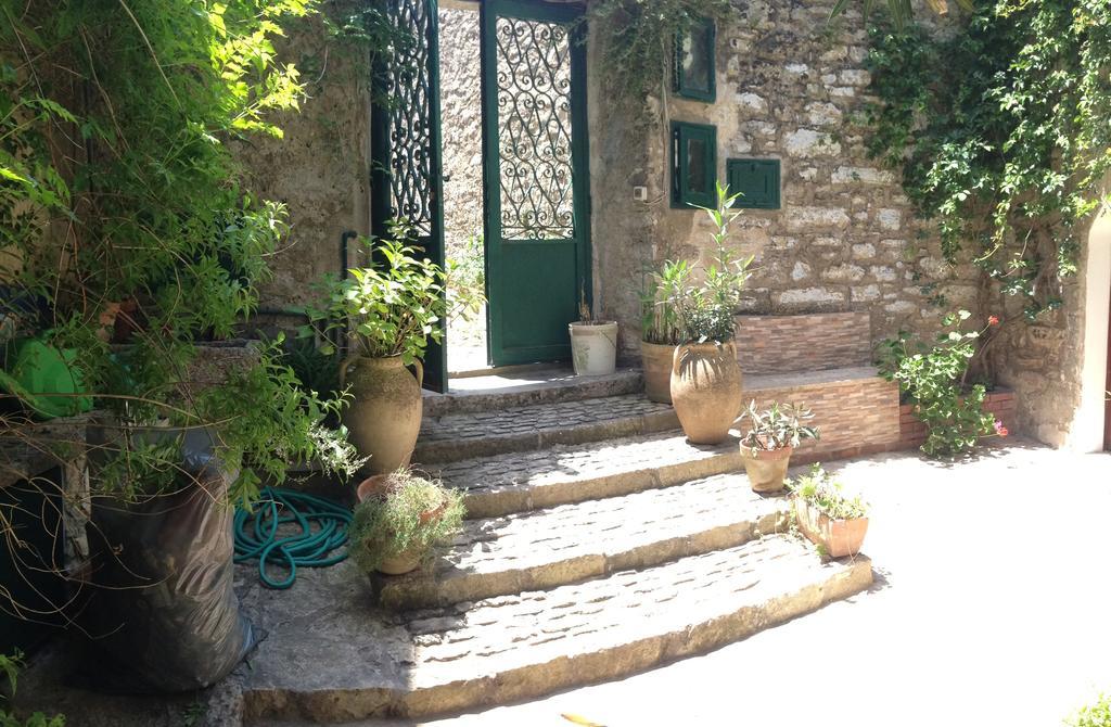 Cortile Via Sales 11 Apartment Erice Room photo